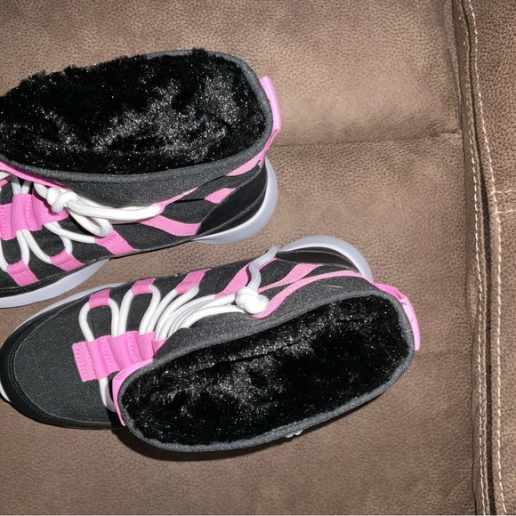 Nike Girls Athletic Winter Boots… Inside Fur So Soft!! ❤️ ☃️ - Picture 2 of 10